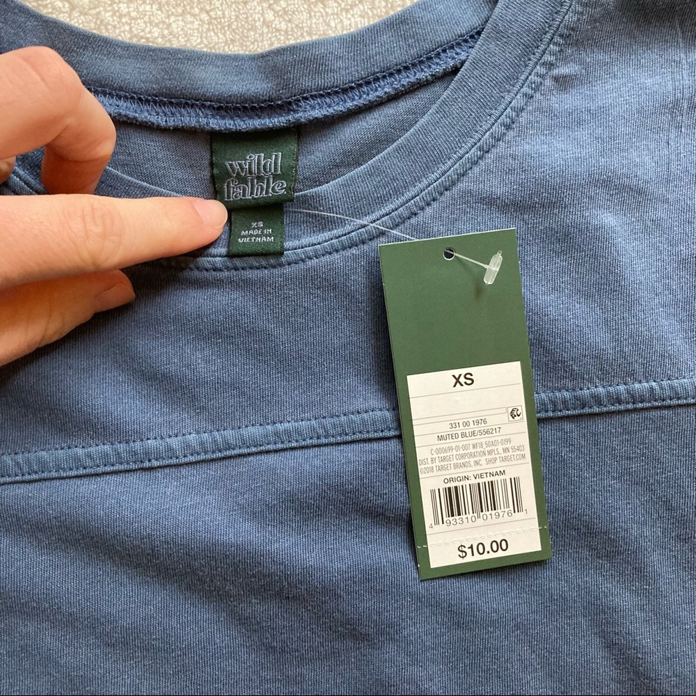 XS Shirts - Picture 5 of 7